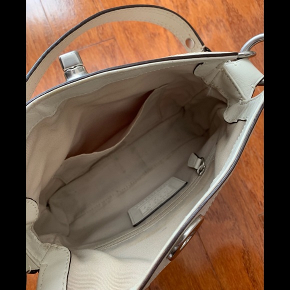 Coach Cream Signature Bag - Picture 4 of 11